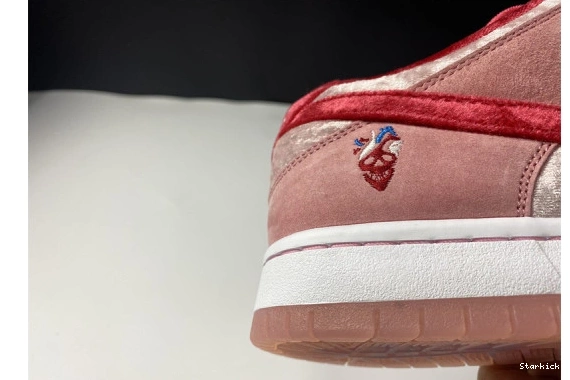 CT2552-800 Nike Skateboards Low Dunk StrangeLove  SB 0309